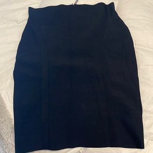 Guess body con blk mid skirt size m